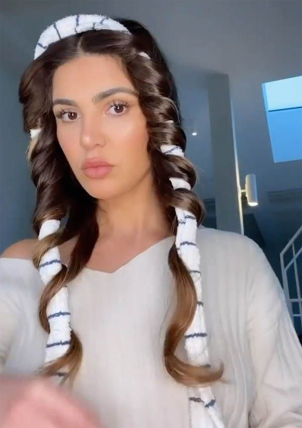 Cómo hacer ondas sin calor con el truco del albornoz más viral de Tik Tok