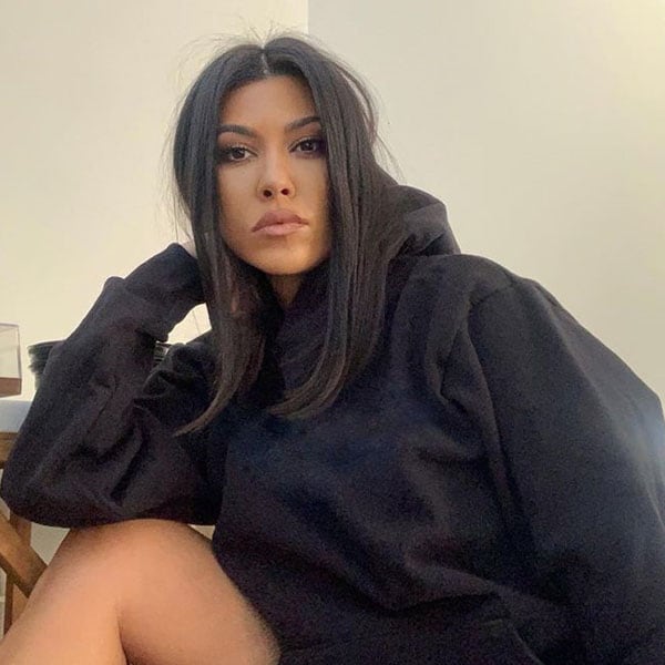 Kourtney Kardashian confirma su nueva relación ¡con una manicura de enamorada! 🥰