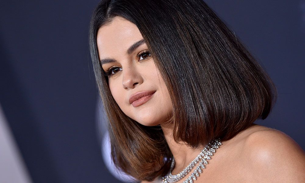 selena-gomez-rubia-platino-cambio-de-look-pelo