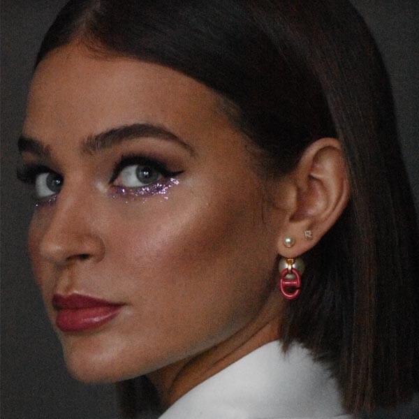 El maquillaje 'glitter' de Laura Escanes es toda la inspiración que necesitas en tu próxima fiesta