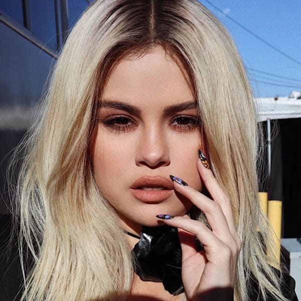 ¡Estoy de vuelta y soy rubia! Selena Gomez estrena un look muy fácil de mantener