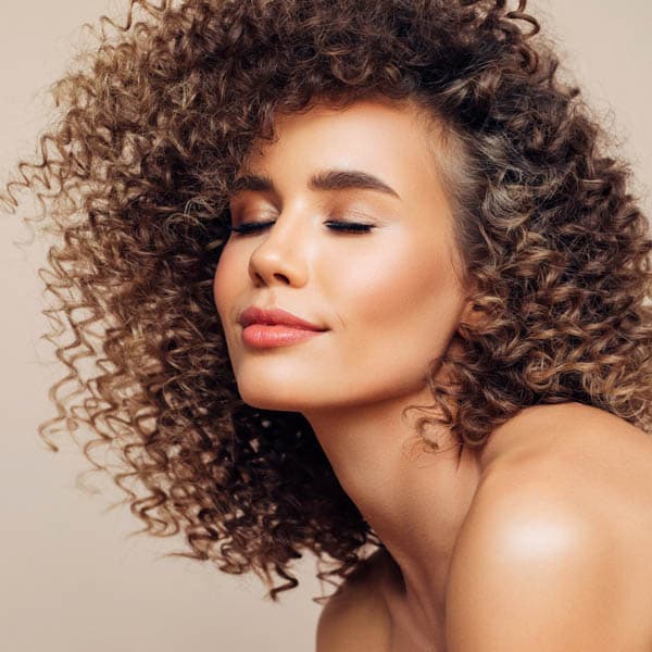 Todo sobre el método 'curly', la técnica que está cambiando la vida de las chicas con el pelo rizado