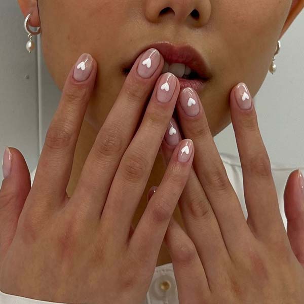 ¿Llevas las uñas cortas? Estos diseños de tendencia te inspirarán en tu próxima manicura