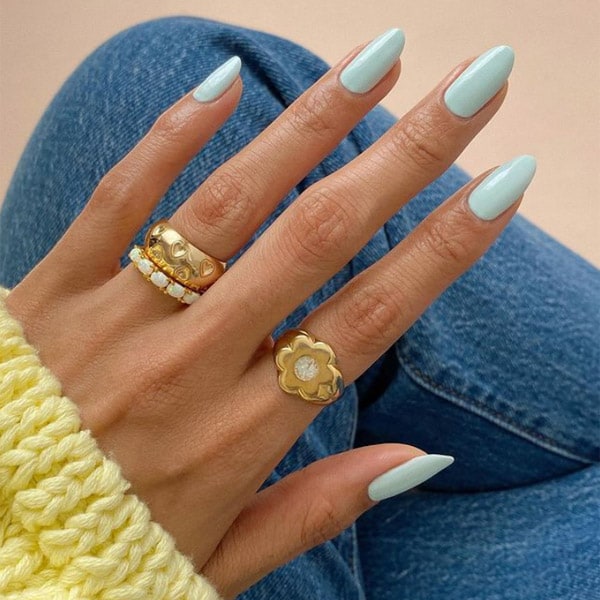 Vuelve la manicura que mejor queda con vaqueros 💙 y estas son nuestras ideas favoritas