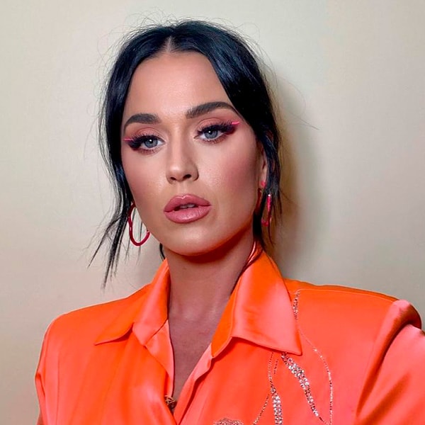 El 'eyeliner' neón de Katy Perry será la inspiración para tu próximo maquillaje de festival