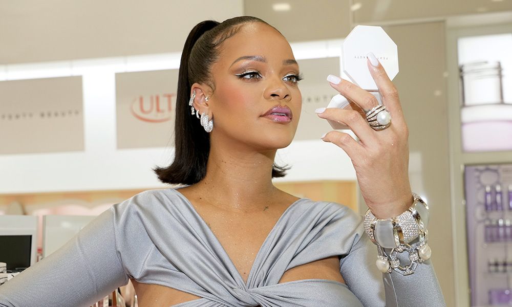 Rihanna en un evento de Fenty Beauty