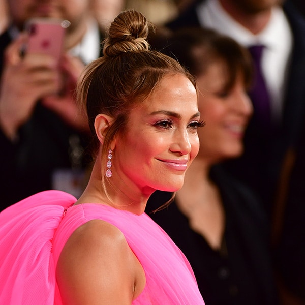 El truco de Jennifer Lopez para conseguir un moño con volumen aunque tengas el pelo fino