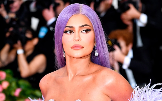La carísima colección de pelucas con las que Kylie Jenner cambia su imagen por completo