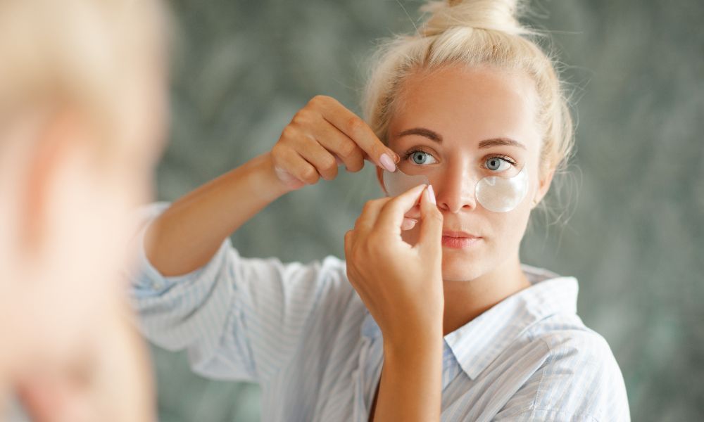 Los trucos con los que utilizar los parches para los ojos como una profesional