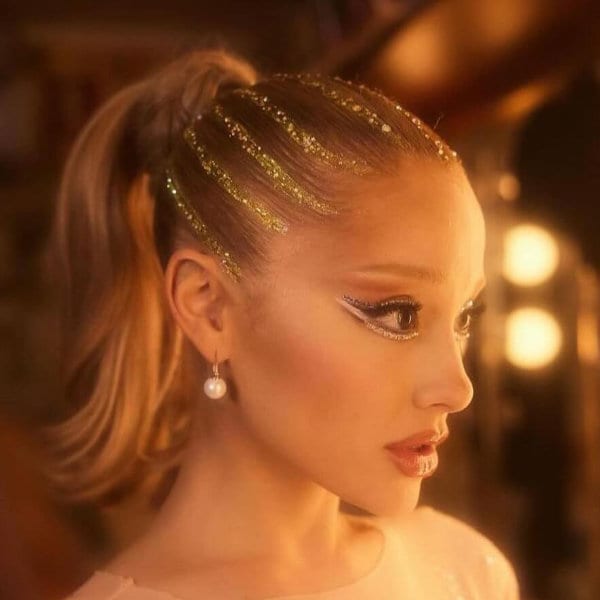 Ariana Grande se inspira en una controvertida película de los 90 para crear uno de sus maquillajes más virales