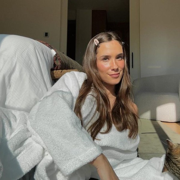 María Pombo y Victoria Beckham unidas por el truco asequible que les facilita la rutina de maquillaje