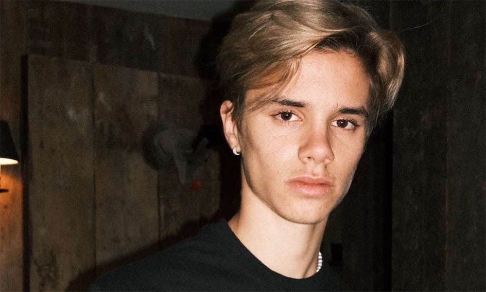 ¡Hemos picado! Romeo Beckham finge ser cantante para gastarle una broma a sus fans