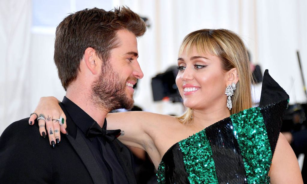 ¿Acaba Miley Cyrus de dirigirse a Liam Hemsworth por el aniversario de 'Malibu'?