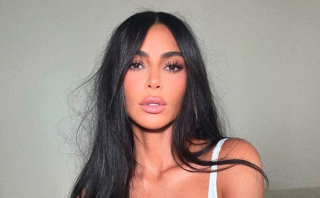 Kim Kardashian muestra el primer 'selfie' de su vida, ¿adivinas con quién fue?