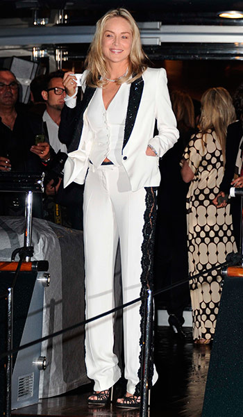 Sharon Stone, con pantalones con franja lateral