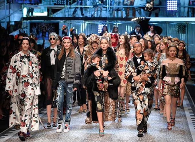 Desfile de 'influencers' en la 'Fashion Week' de Milán 