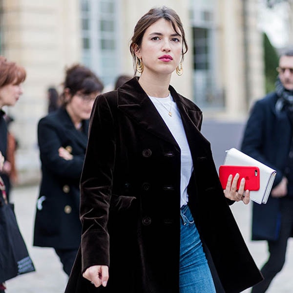Lo dice Instagram: Las francesas quieren camisetas blancas, las españolas bolsos de paja