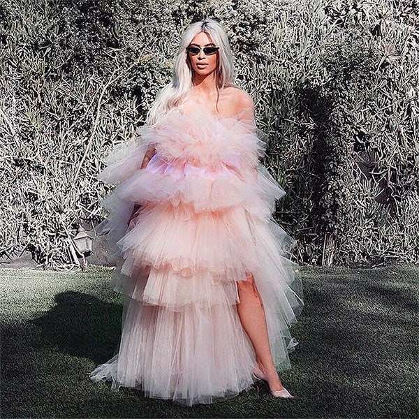 ¿Qué mujer va a recorrer el mundo con este vestido de Kim Kardashian?