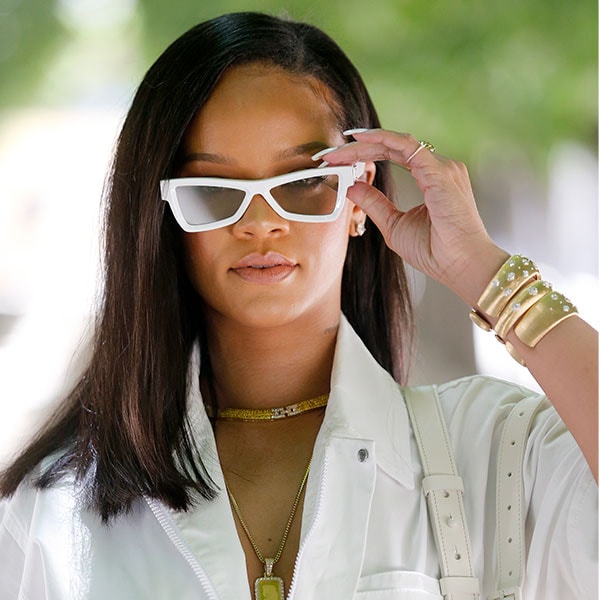 De Rihanna a Emily Ratajkowski: por qué todas llevan gafas de pasta blancas