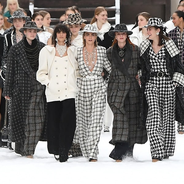 La última colección de Karl Lagerfeld para Chanel en 10 momentazos clave