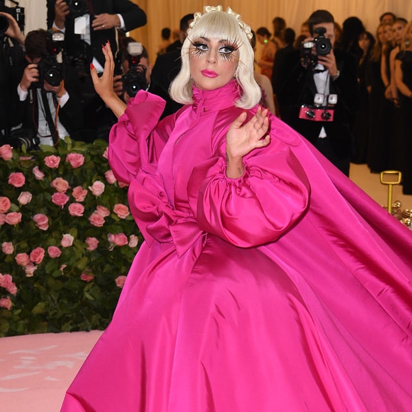 El récord de Lady Gaga en la alfombra roja de la Gala Met: ¡4 looks en 1!