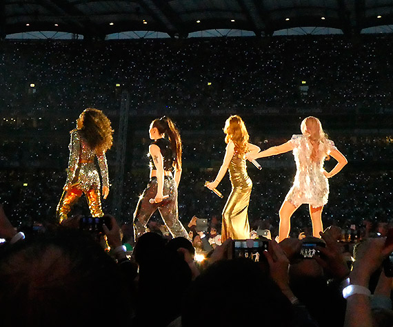 Los looks de las Spice Girls en su nueva gira