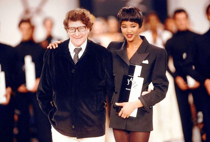 Naomi Campbell y el fenómeno de la chaqueta esmoquin 30 años después