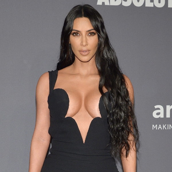¿Qué modelo se ha atrevido con el escote más extremo de Kim Kardashian?