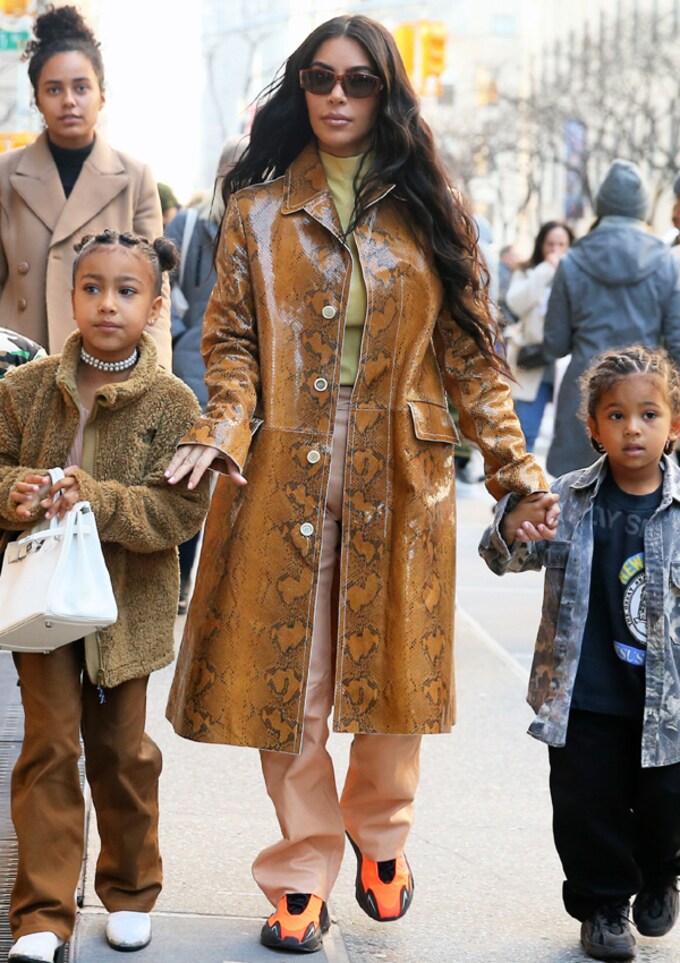 De Sofia Richie a Kim Kardashian: el abrigo 'tres cuartos' que también llevan las chicas bajitas