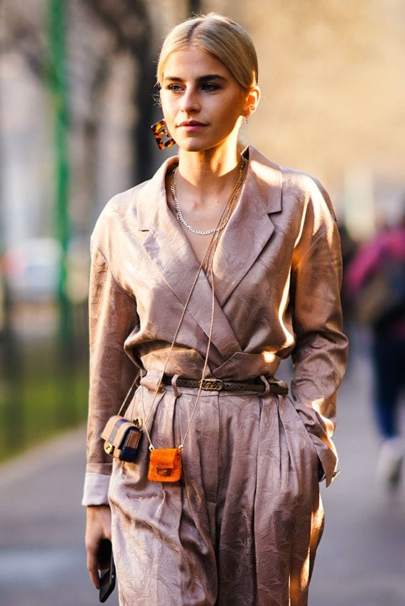 Alerta Fashion: ¿Bolso o collar? El complemento más mini del 'street style' es el 'tiny bag'