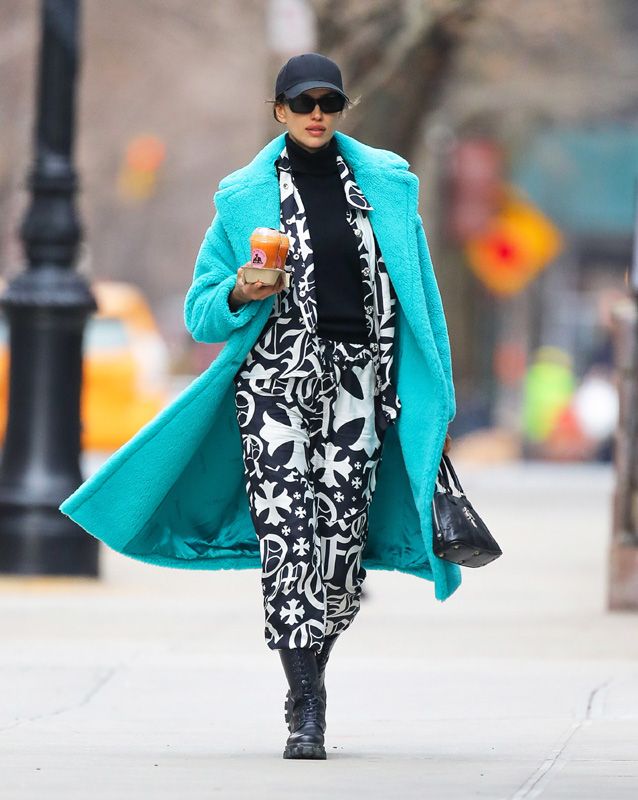 Irina Shayk vs Chiara Ferragni: ¿quién lleva mejor el abrigo que revitaliza el look blanco y negro?