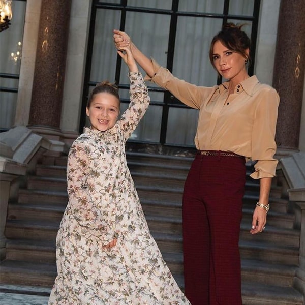 Harper Seven ya tiene su propio traje sastre, una versión 'mini' del de su madre Victoria Beckham