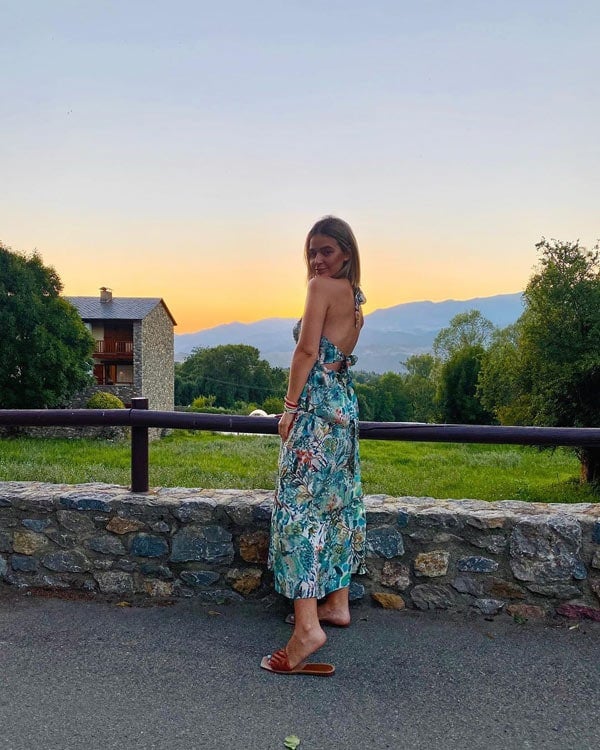 Las sandalias pala (de 20 euros) que Laura Escanes combina con todos sus  vestidos - Foto