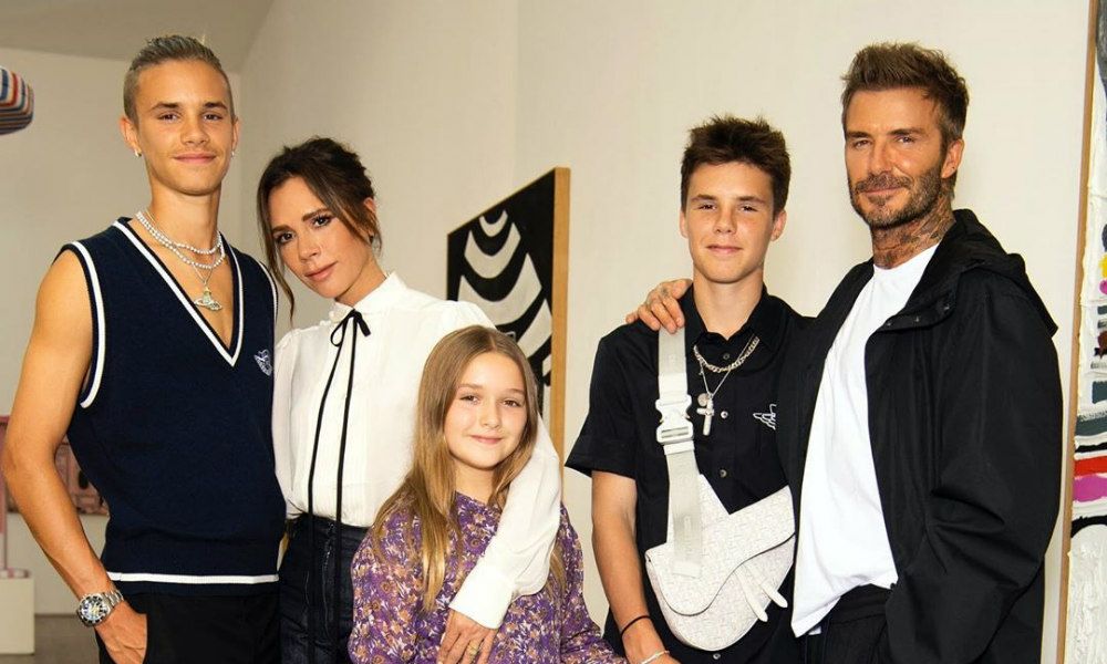 Victoria Beckham presenta su primer desfile virtual con su familia como favoritos (y únicos) invitados