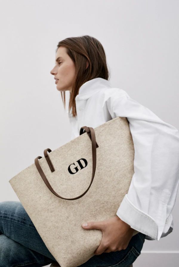 Zara lanza unos nuevos bolsos personalizables de fieltro