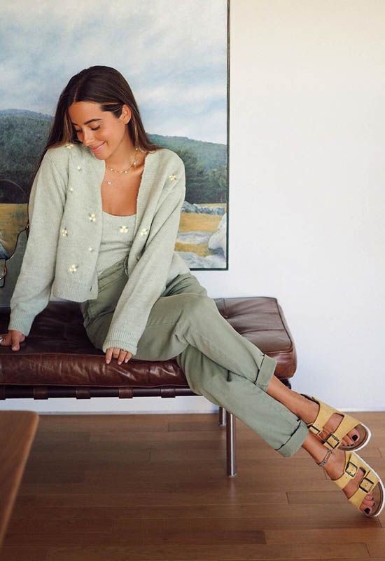 María Fernández Rubíes estrena el conjunto de punto con flores más bonito  de Mango