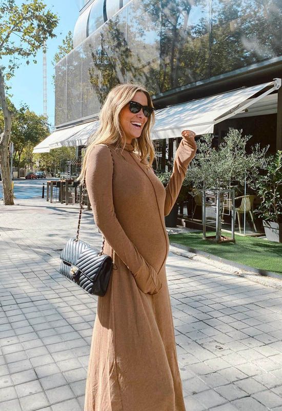 María Pombo se despide de los 25 con la tendencia más buscada: un vestido  de punto
