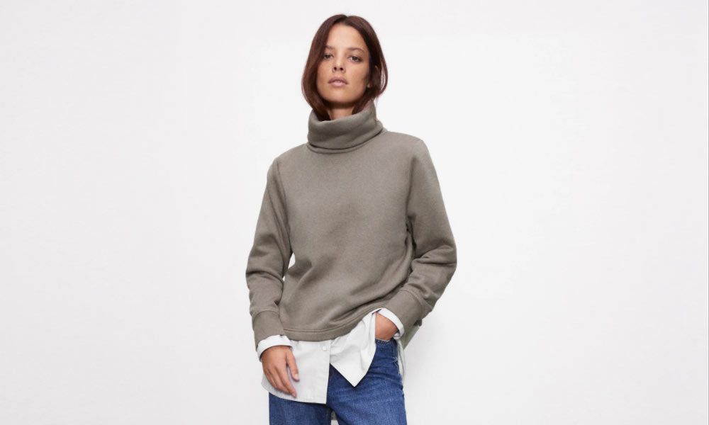 Hay una sudadera de tendencia que sí puedes llevar a trabajar: los diseños  con cuello alto - Foto