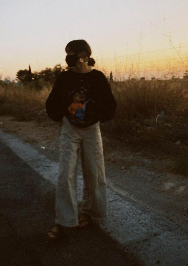 El look con sudadera y pantalones anchos wide leg de Aitana Ocaña