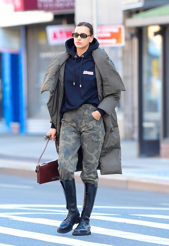 Irina Shayk y su look de pleno invierno: abrigo XL y botas altas