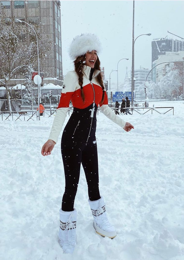 Ana Moya con traje de esquí en Madrid