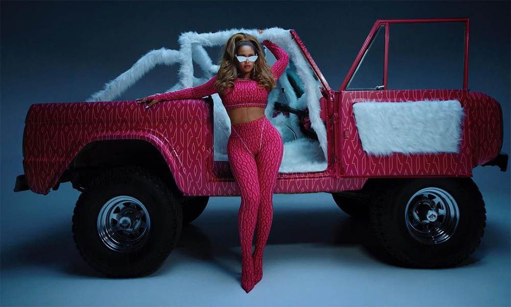 ¿Eres capaz de descubrir a qué Kardashian ha imitado Beyoncé en su último posado? 