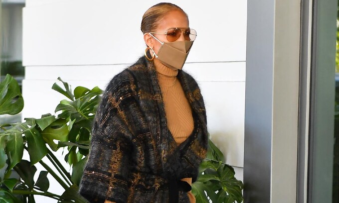 ¿Y si el armario de Jennifer Lopez se pareciera más al tuyo de lo que crees?