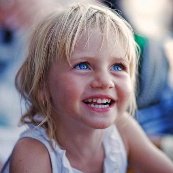 Quédate con su nombre: esta niña es ya una promesa de la moda ¡y conoces muy bien a su madre!