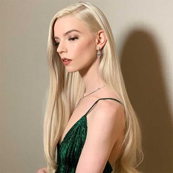 Escote de vértigo y acabado brillante: Anya Taylor-Joy y su increíble vestido 'Hollywood dorado'