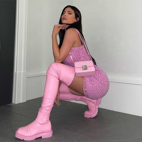 Bolsos extravagantes y todas las sandalias de tendencia: Kylie Jenner abre (parte) de su vestidor