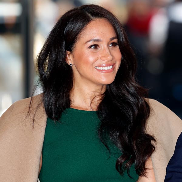 Desvelado el poderoso mensaje tras el colgante que llevó Meghan en televisión