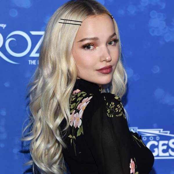 El estilo de Dove Cameron, vestidos románticos VS diseños de alto impacto