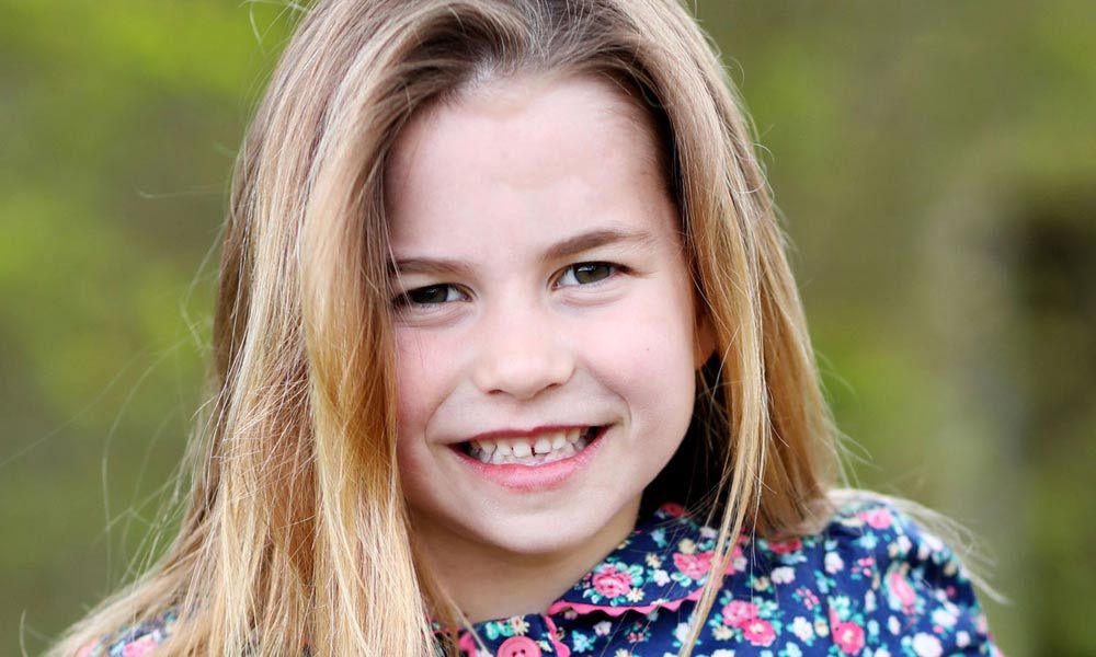 Charlotte de Cambridge con vestido de flores