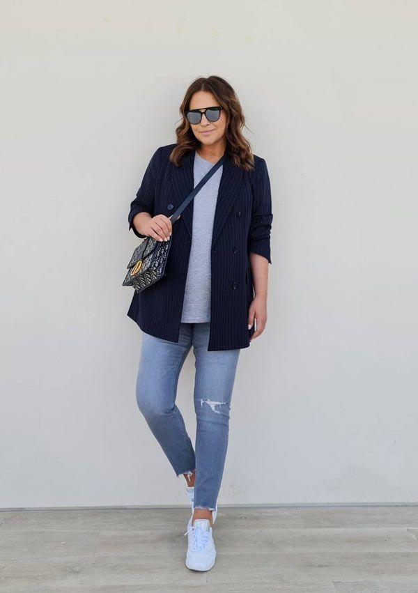 Blazer y zapatillas blancas, el look cómodo de Paula Echevarría en San  Isidro